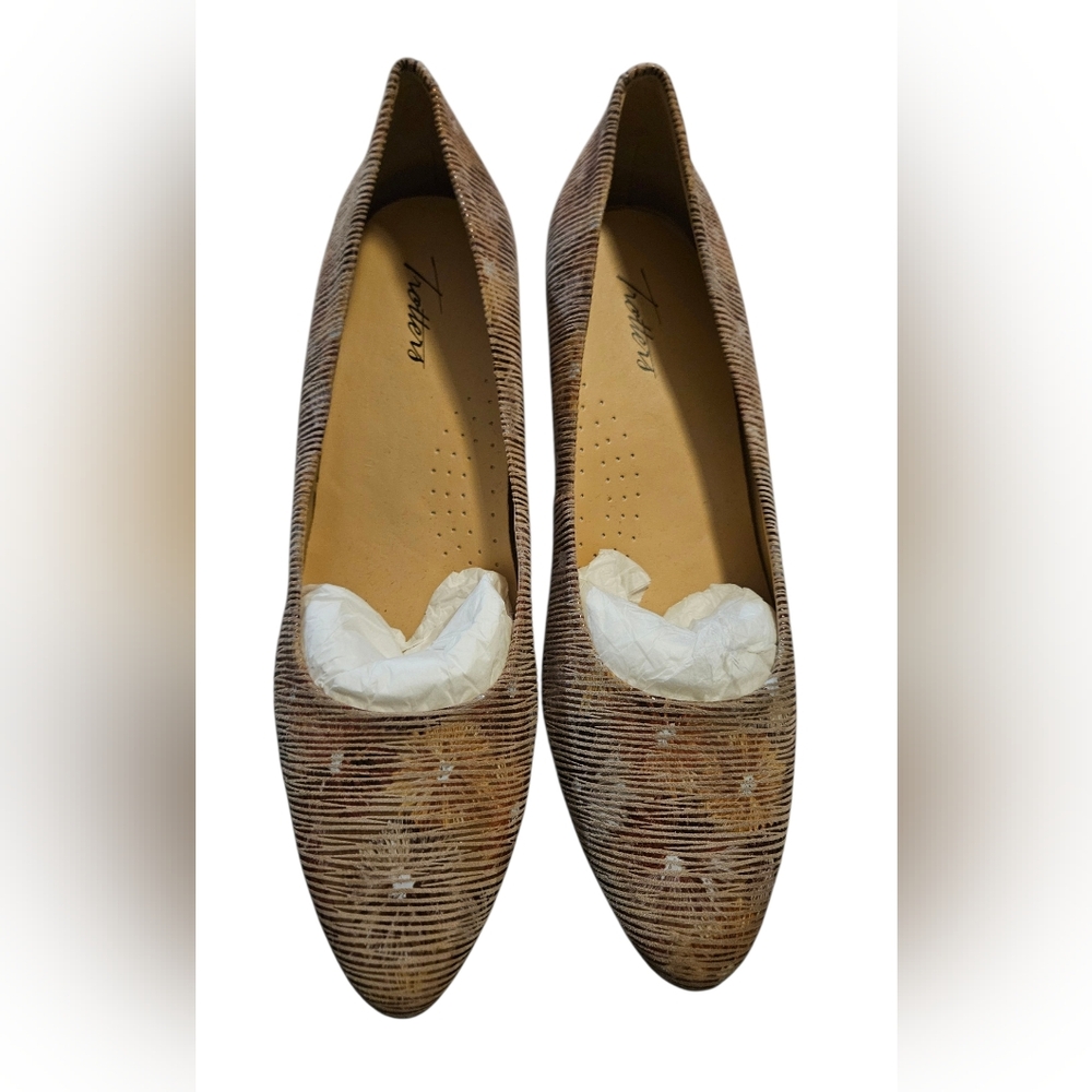 Trotters Classic Kitten Heel Pumps - Kiera - Size 10.5 M